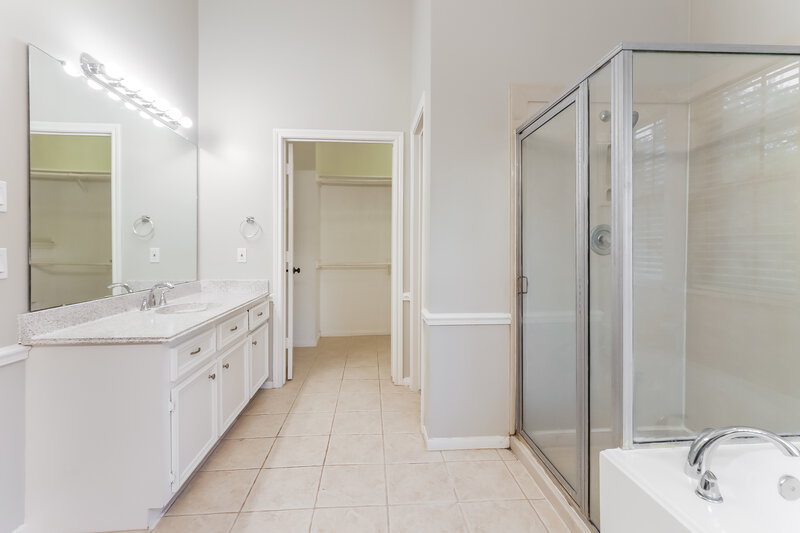2,470/Mo, 128 Lake Point Dr League City, TX 77573 Main Bathroom View 2