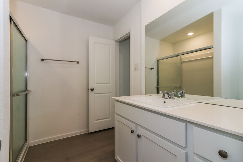 1,795/Mo, 16722 Old Wagon Way Hockley, TX 77447 Main Bathroom View 2