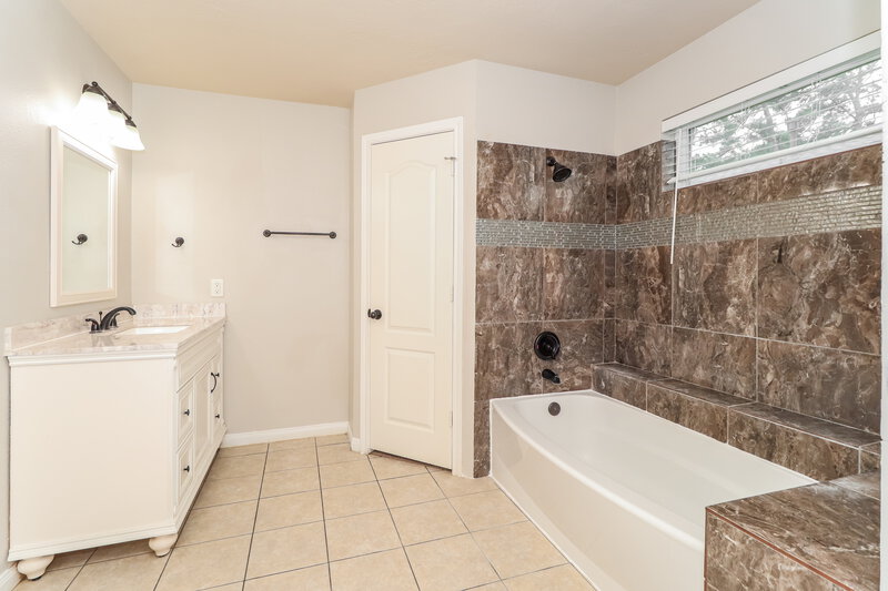 1,785/Mo, 4103 Algernon Dr Spring, TX 77373 Main Bathroom View 2