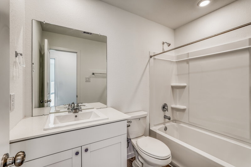 2,100/Mo, 472 San Miguel Creek Dr Katy, TX 77493 Bathroom View