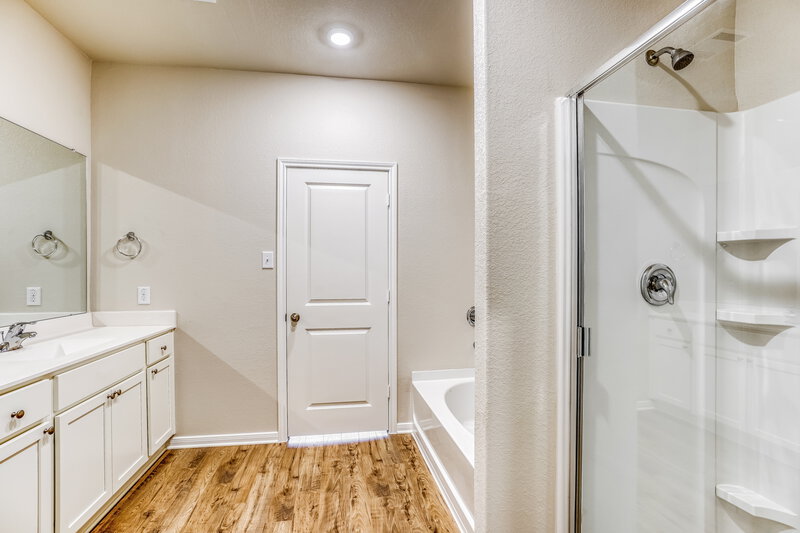 1,815/Mo, 7531 Tipton Meadow Way Richmond, TX 77469 Main Bathroom View 2