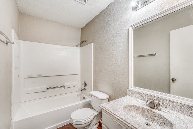 1,890/Mo, 8010 Suffield Glen Ln Humble, TX 77338 Bathroom View