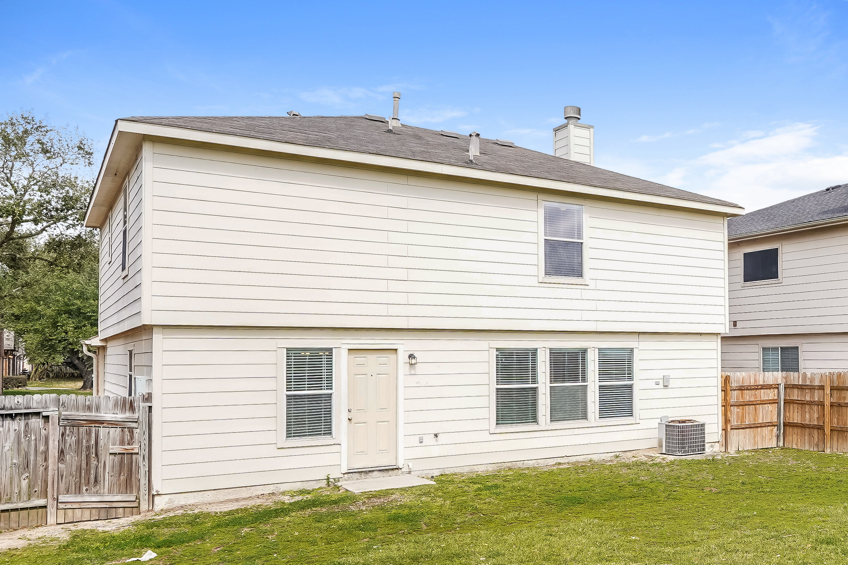 1,890/Mo, 8010 Suffield Glen Ln Humble, TX 77338 Rear View