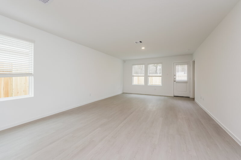 1,560/Mo, 1527 Sunset Ridge Dr Conroe, TX 77303 Living Room View 2