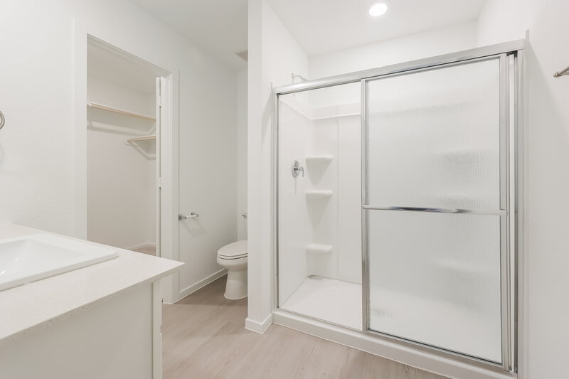 1,560/Mo, 1527 Sunset Ridge Dr Conroe, TX 77303 Main Bathroom View