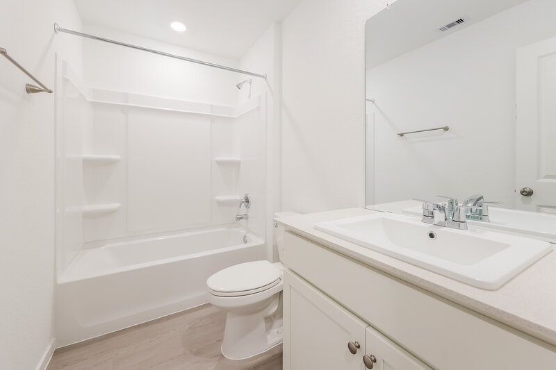 1,560/Mo, 1527 Sunset Ridge Dr Conroe, TX 77303 Bathroom View