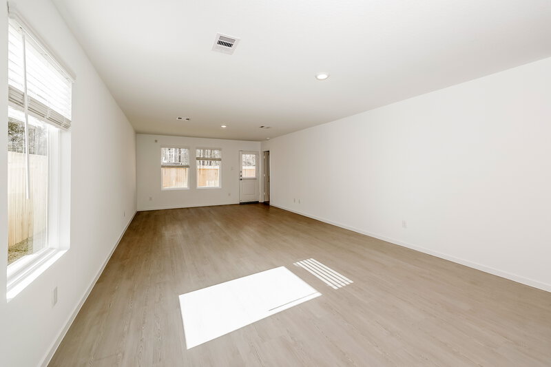 1,600/Mo, 1531 Sunset Ridge Dr Conroe, TX 77303 Living Room View