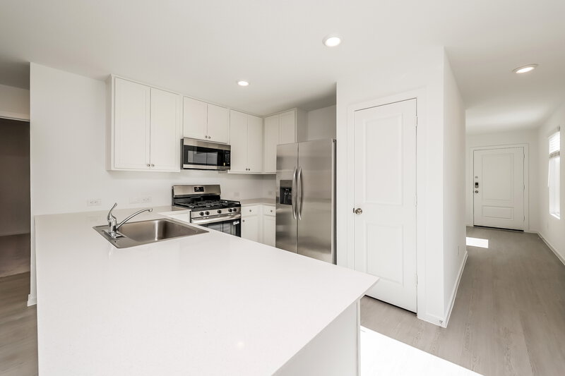 1,600/Mo, 1531 Sunset Ridge Dr Conroe, TX 77303 Kitchen View 2