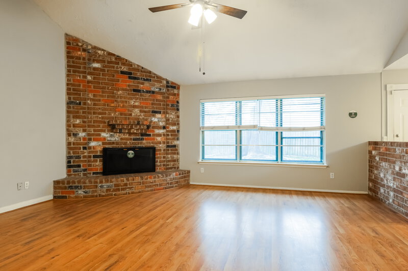 1,740/Mo, 8303 Poplar Ridge Ln Humble, TX 77338 Living Room View 2