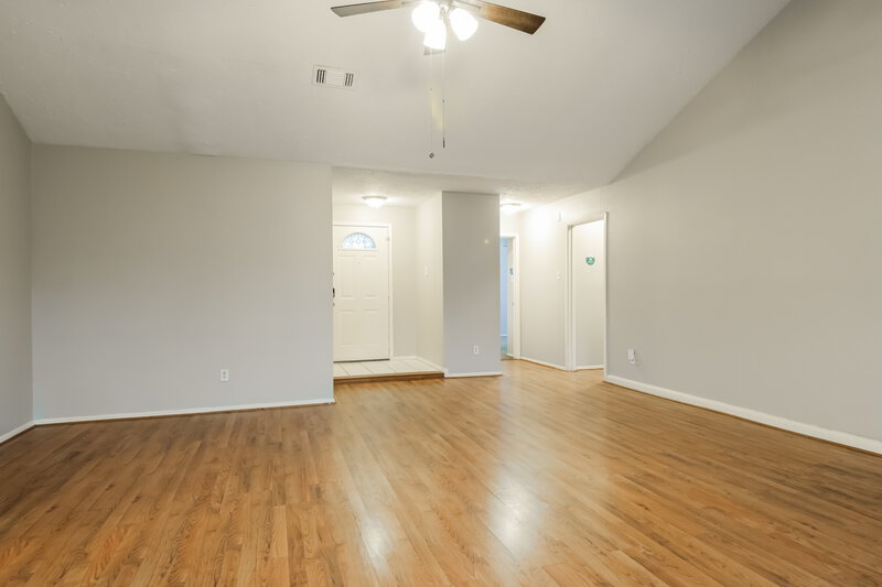 1,740/Mo, 8303 Poplar Ridge Ln Humble, TX 77338 Living Room View 3