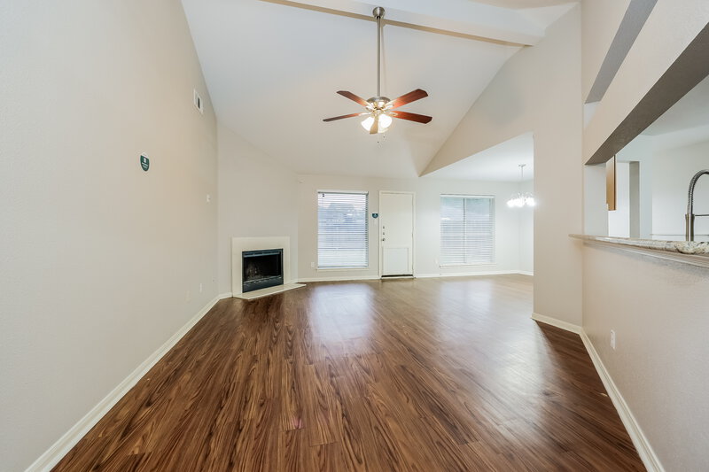 1,650/Mo, 2306 Friarwood Trl Kingwood, TX 77339 Living Room View