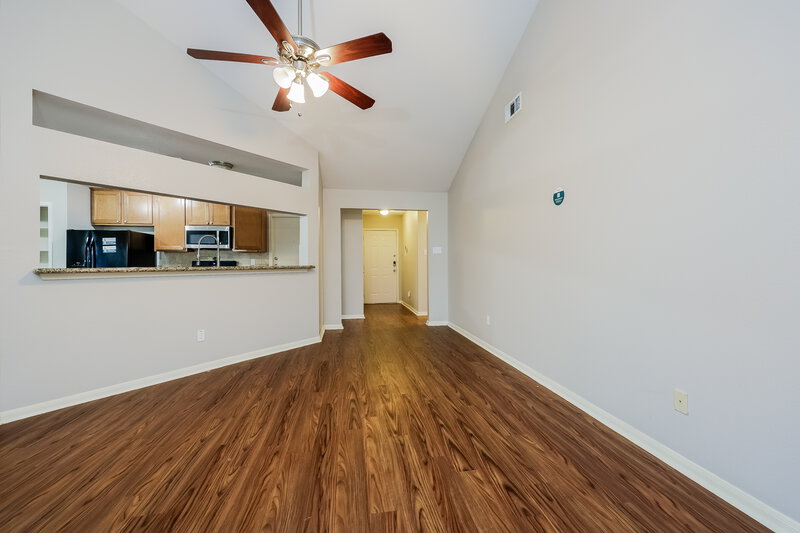 1,650/Mo, 2306 Friarwood Trl Kingwood, TX 77339 Living Room View 2