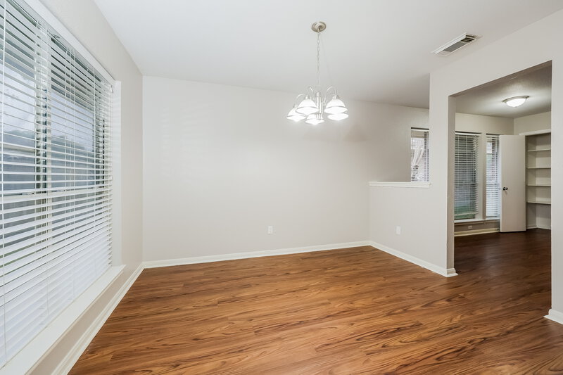 1,650/Mo, 2306 Friarwood Trl Kingwood, TX 77339 Dining Room View