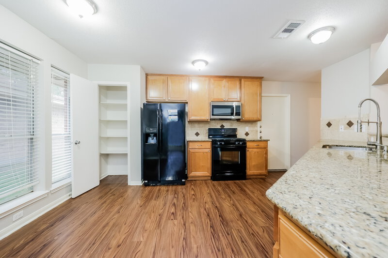 1,650/Mo, 2306 Friarwood Trl Kingwood, TX 77339 Kitchen View