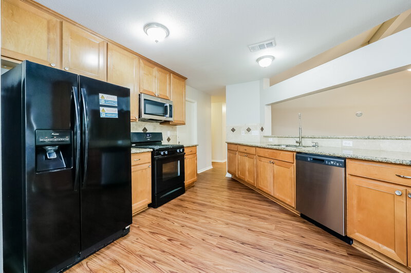 1,650/Mo, 2306 Friarwood Trl Kingwood, TX 77339 Kitchen View 2