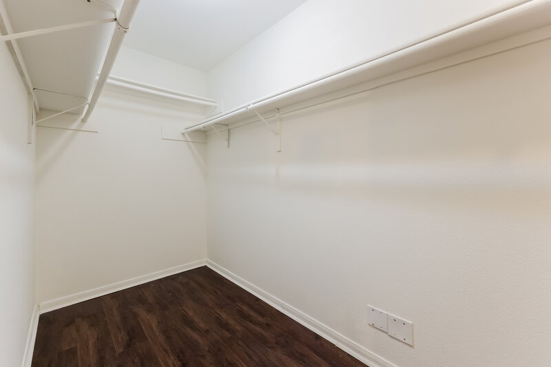 1,650/Mo, 2306 Friarwood Trl Kingwood, TX 77339 Walk In Closet View