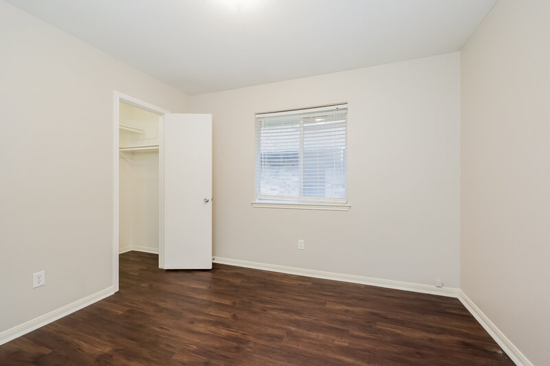 1,650/Mo, 2306 Friarwood Trl Kingwood, TX 77339 Bedroom View 2