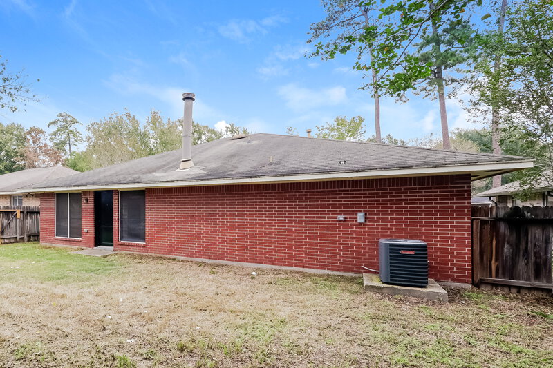 1,650/Mo, 2306 Friarwood Trl Kingwood, TX 77339 Rear View