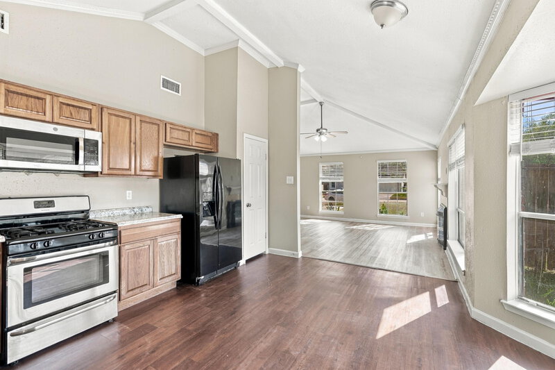 1,775/Mo, 10018 Spotted Horse Dr Houston, TX 77064 Kitchen View