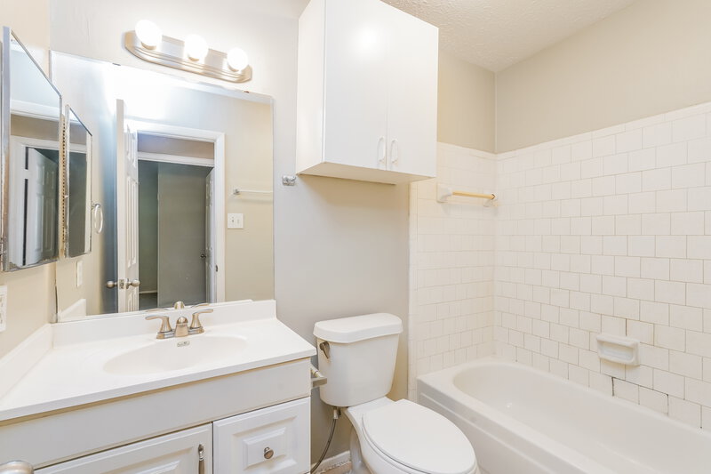 1,745/Mo, 10018 Spotted Horse Dr Houston, TX 77064 Bathroom View