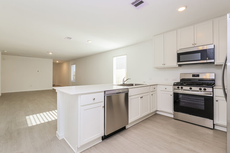 1,665/Mo, 1523 Sunset Ridge Dr Conroe, TX 77303 Kitchen View 2