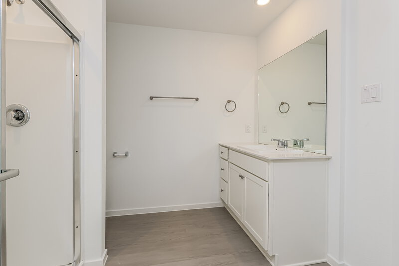 1,665/Mo, 1523 Sunset Ridge Dr Conroe, TX 77303 Main Bathroom View 2