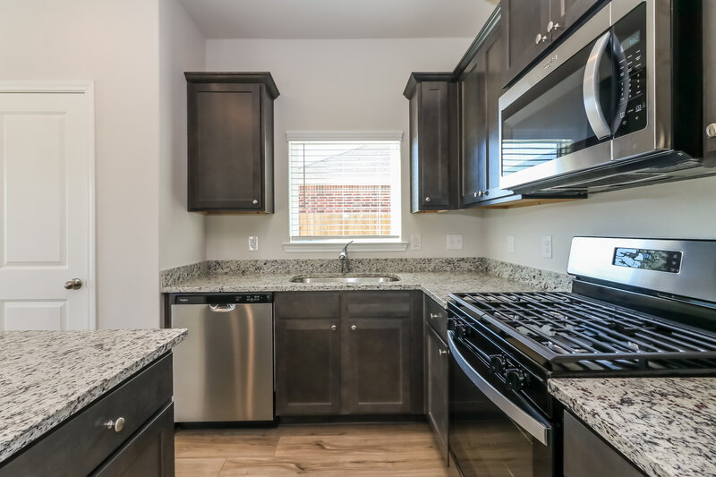 1,950/Mo, 420 Mystic Slopes Dr Katy, TX 77493 Kitchen View 2