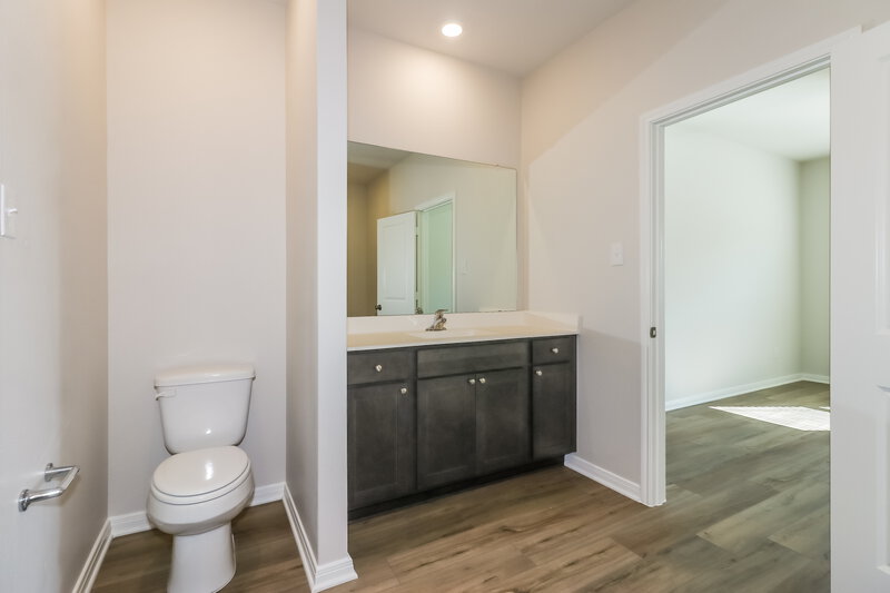 1,950/Mo, 420 Mystic Slopes Dr Katy, TX 77493 Main Bathroom View