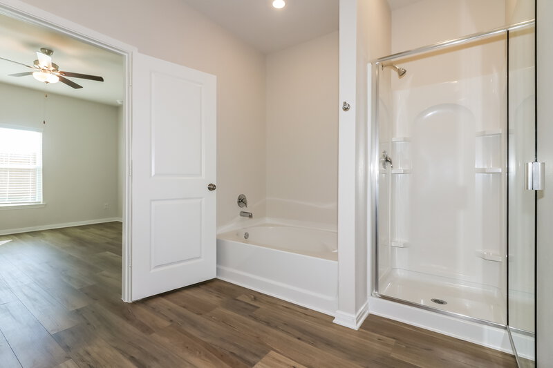 1,950/Mo, 420 Mystic Slopes Dr Katy, TX 77493 Main Bathroom View 2