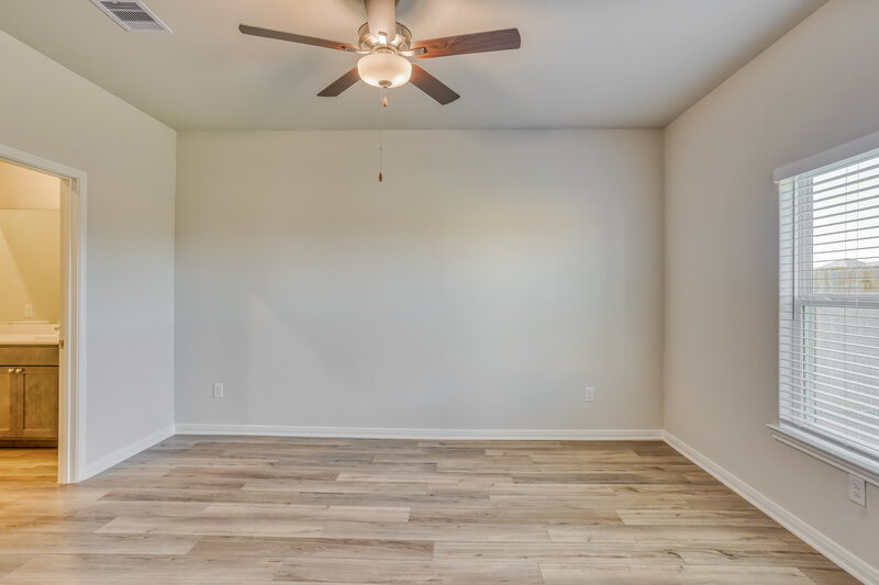 1,950/Mo, 456 Beechwood Hacienda Dr Katy, TX 77493 Main Bedroom View