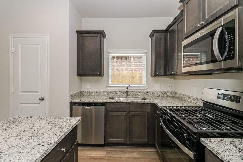 1,950/Mo, 464 Beechwood Hacienda Dr Katy, TX 77493 Kitchen View 2