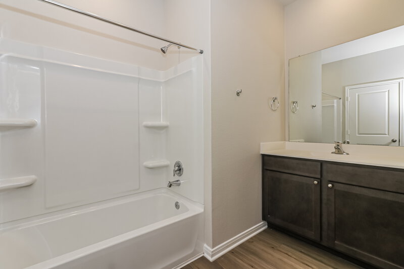 1,950/Mo, 464 Beechwood Hacienda Dr Katy, TX 77493 Bathroom View