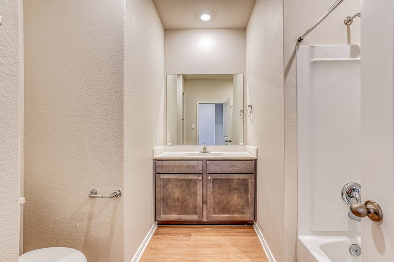 1,950/Mo, 409 Mustang Trot Dr Katy, TX 77493 Bathroom View