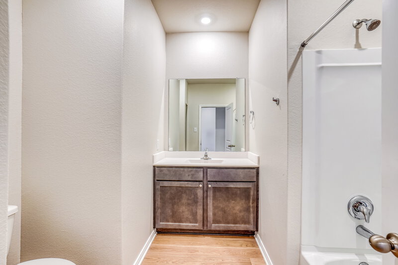 1,950/Mo, 421 Mustang Trot Dr Katy, TX 77493 Bathroom View