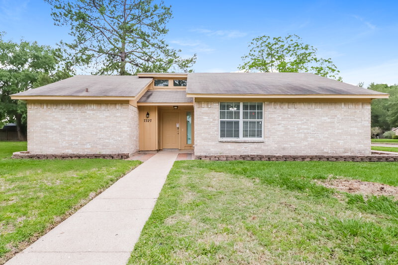 1,935/Mo, 7327 Shady Vale Ln Houston, TX 77040 External View
