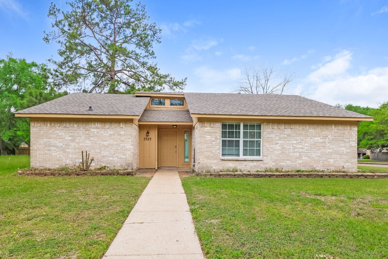 1,945/Mo, 7327 Shady Vale Ln Houston, TX 77040 External View