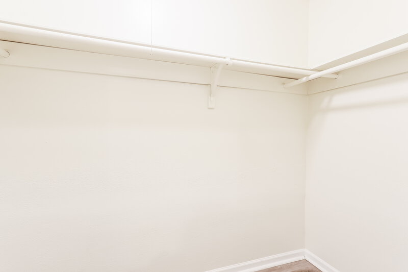 1,945/Mo, 7327 Shady Vale Ln Houston, TX 77040 Amenities View