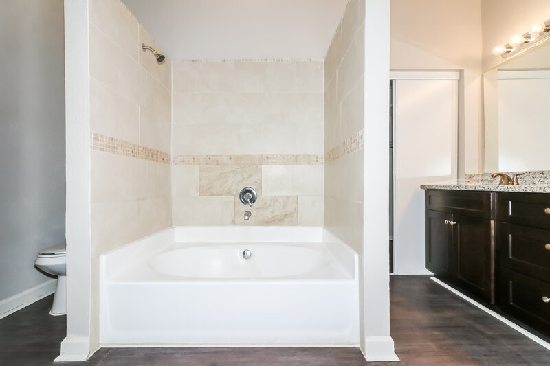 1,760/Mo, 24102 Scrivener Ln Katy, TX 77493 Main Bathroom View