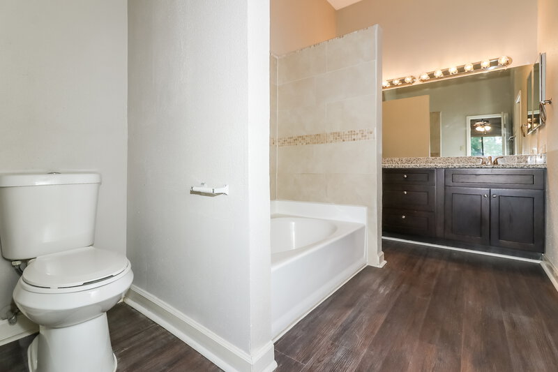 1,760/Mo, 24102 Scrivener Ln Katy, TX 77493 Main Bathroom View 2