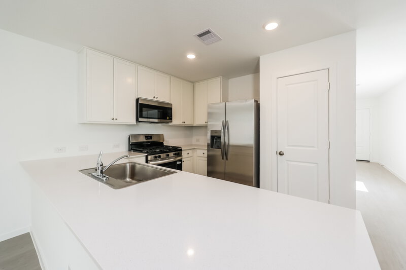 1,655/Mo, 1535 Sunset Ridge Dr Conroe, TX 77303 Kitchen View