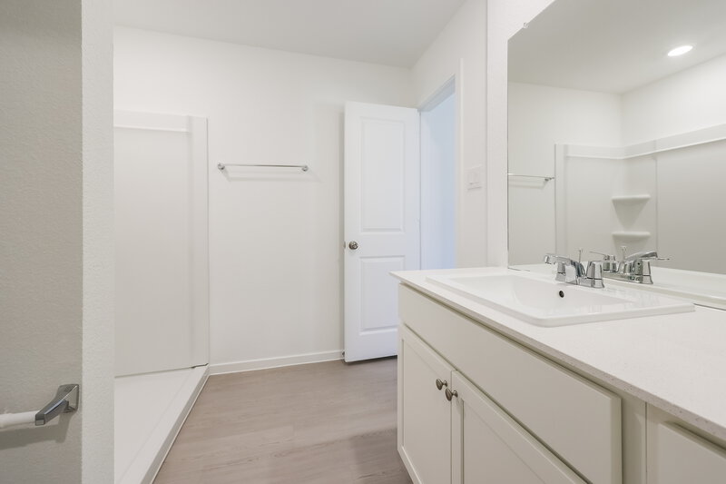 1,655/Mo, 1535 Sunset Ridge Dr Conroe, TX 77303 Bathroom View