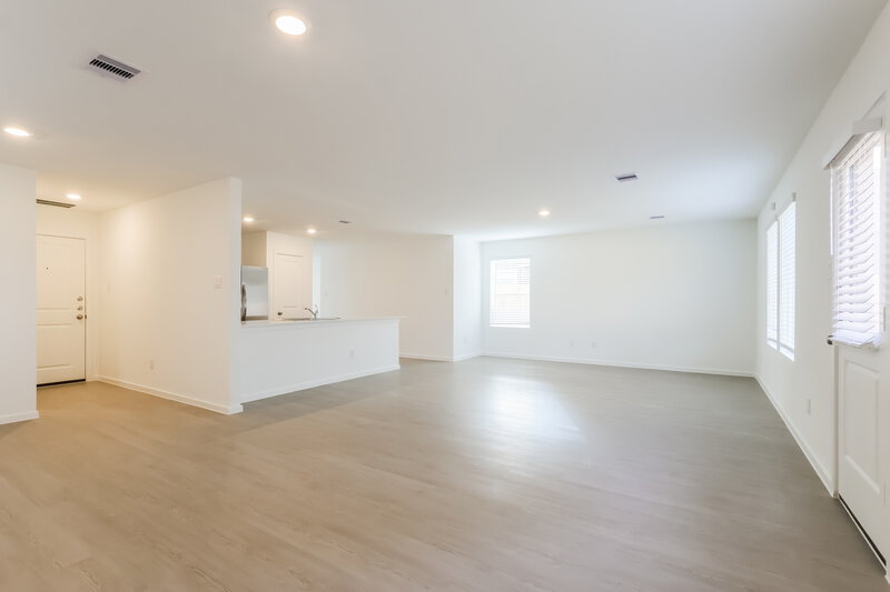 1,790/Mo, 1539 Sunset Ridge Dr Conroe, TX 77303 Living Room View 3