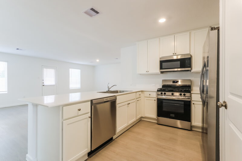 1,790/Mo, 1539 Sunset Ridge Dr Conroe, TX 77303 Kitchen View