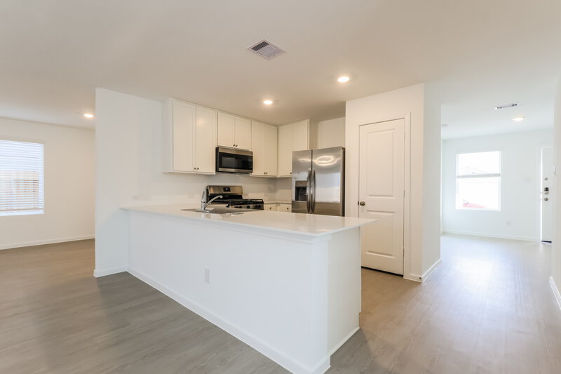 1,790/Mo, 1539 Sunset Ridge Dr Conroe, TX 77303 Kitchen View 2