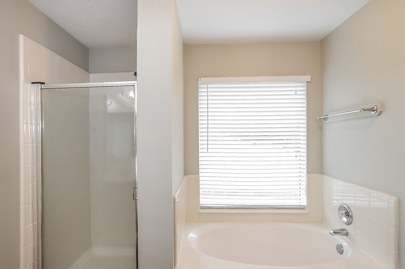2,315/Mo, 16314 Sylvan Dale Dr Humble, TX 77346 Main Bathroom View