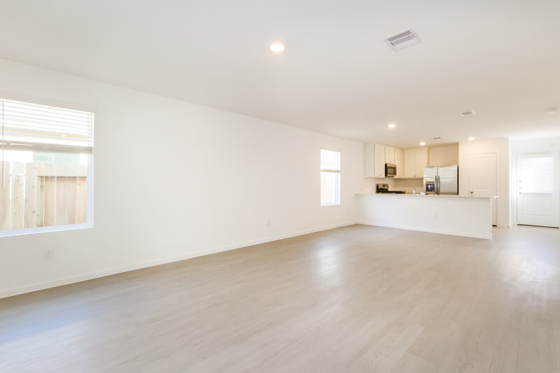 1,570/Mo, 1536 Sunset Ridge Dr Conroe, TX 77303 Living Room View 2