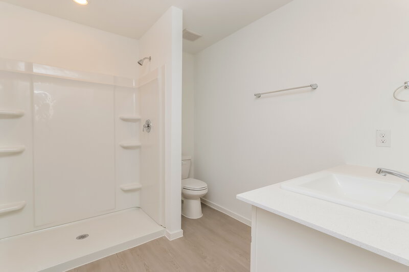 1,570/Mo, 1536 Sunset Ridge Dr Conroe, TX 77303 Main Bathroom View