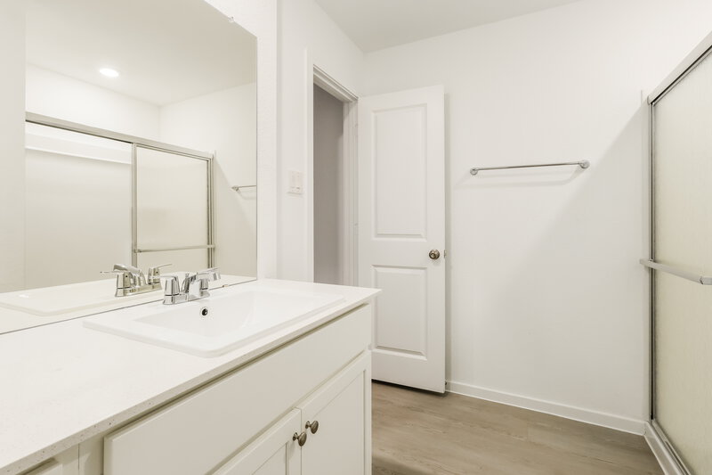 1,865/Mo, 15242 Abella Dr Montgomery, TX 77316 Main Bathroom View 2