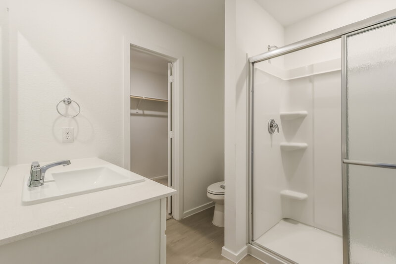 1,985/Mo, 605 Craven St Montgomery, TX 77316 Main Bathroom View