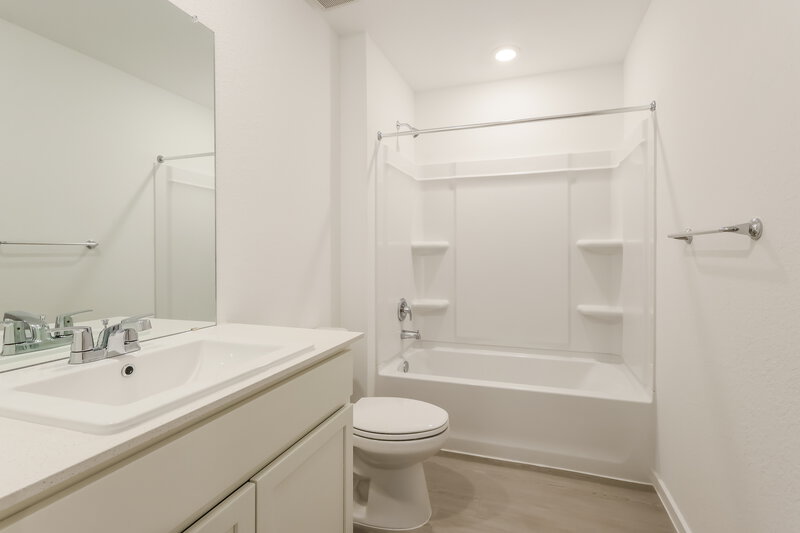 1,985/Mo, 605 Craven St Montgomery, TX 77316 Bathroom View